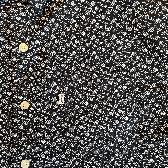 Levi’s short sleeve button shirt - Picture 2 of 5